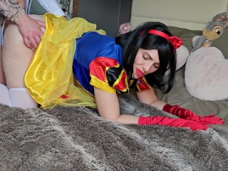 Snow White Wakes Up And She Has A Big Desire To Fuck