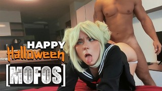 These Hot Teens Dress In Cosplay For Halloween